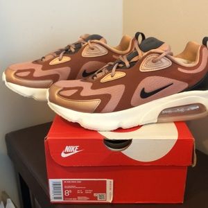 Women’s Nike air max 200